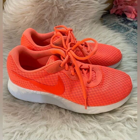 Nike Women's Tanjun Running Shoes 8.5 - Picture 1 of 7